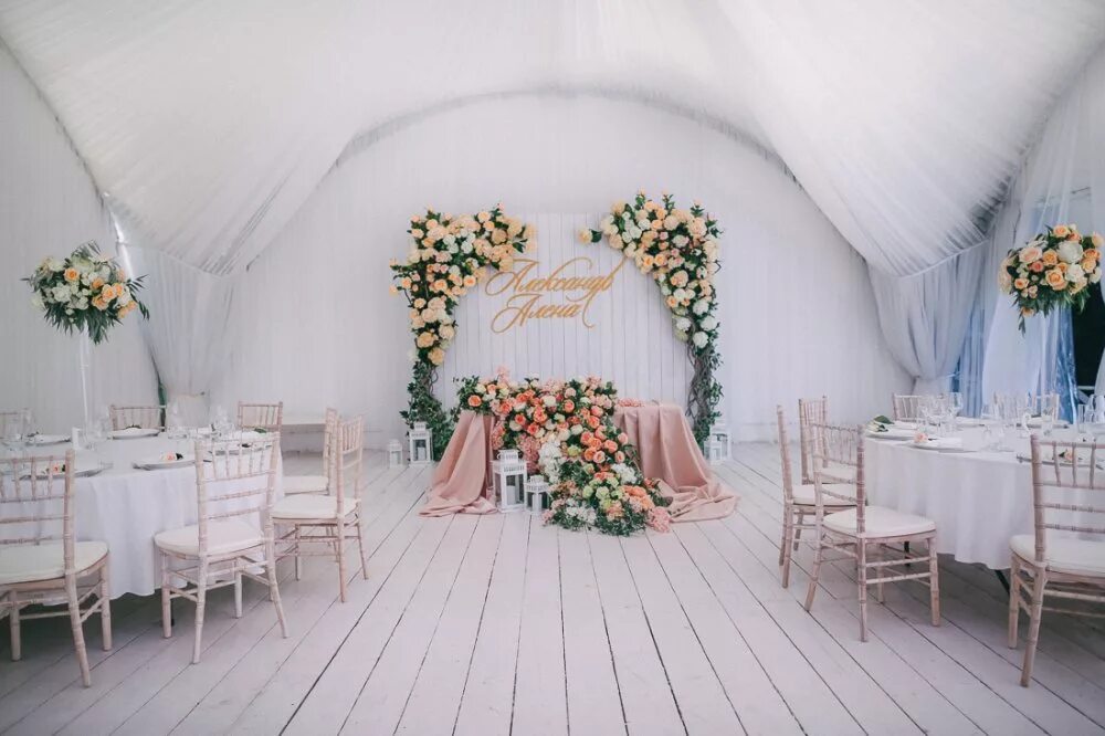 свадьба стильная коттедж. свадьба в загородном доме. свадьба в коттедже. аренда дома для свадьбы. дом для свадьбы.