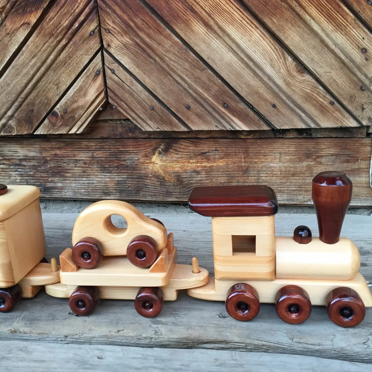Какие игрушки из дерева. Деревянные игрушки для детей. Игрушка деревянная паровозик. Деревянный паровоз. Игрушки для детей паровозик деревянный.