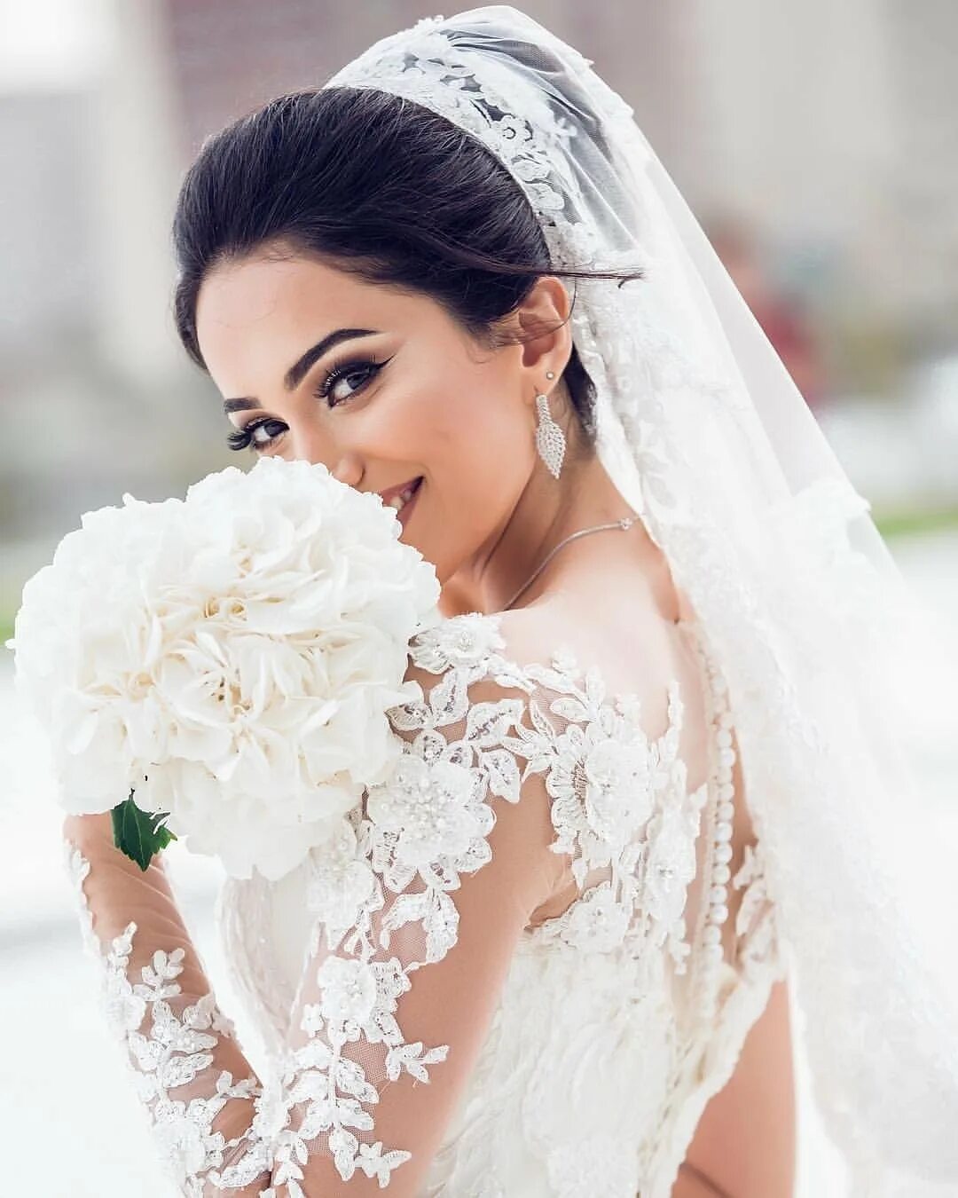 даутцен крез в свадебном платье. самой красивой невестой. свадебный макияж. красивая невеста. свадебные прически.