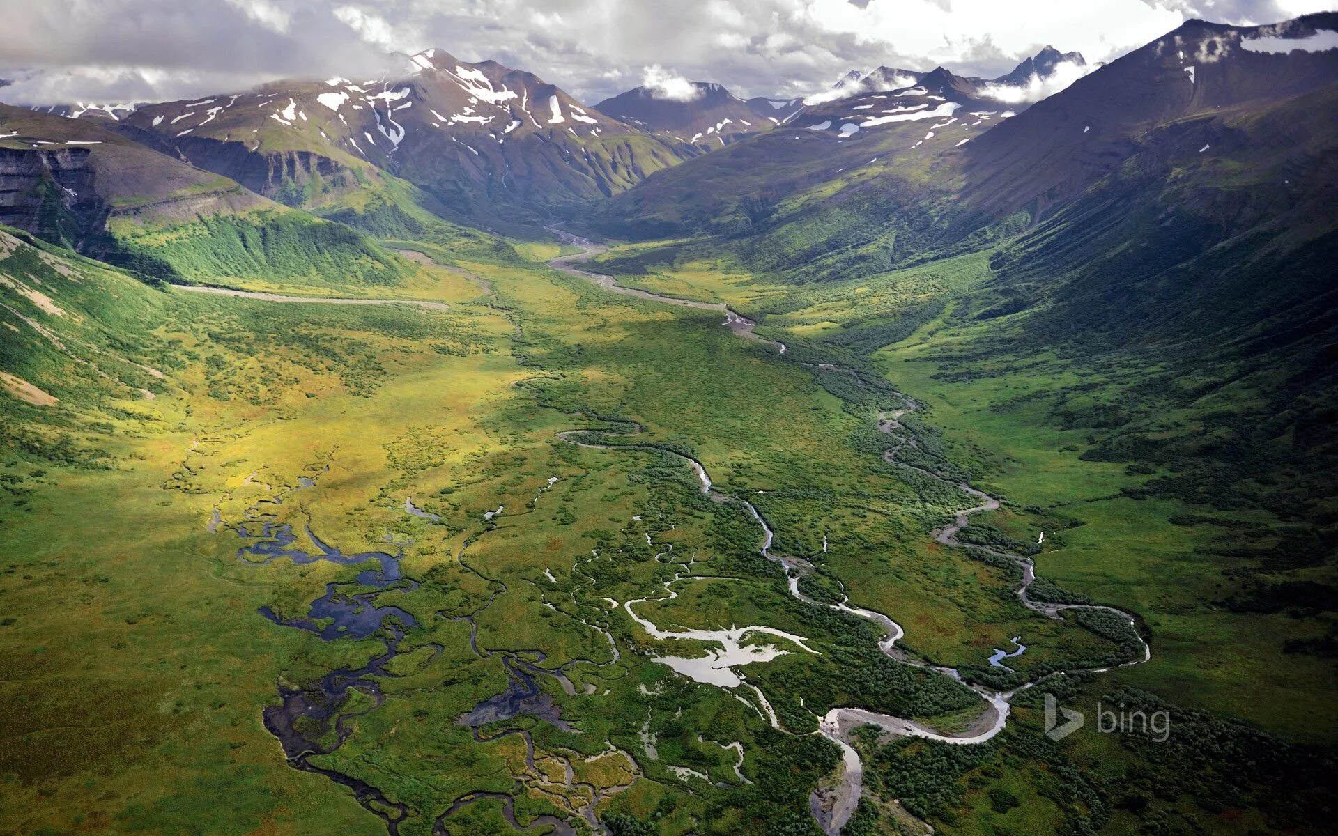 Заповедник Скалистая Долина Аляска. Горная Долина с рекой в США. Ландшафты Аляски. Уральские горы хребет с птичьего полета. Почвы долины рек