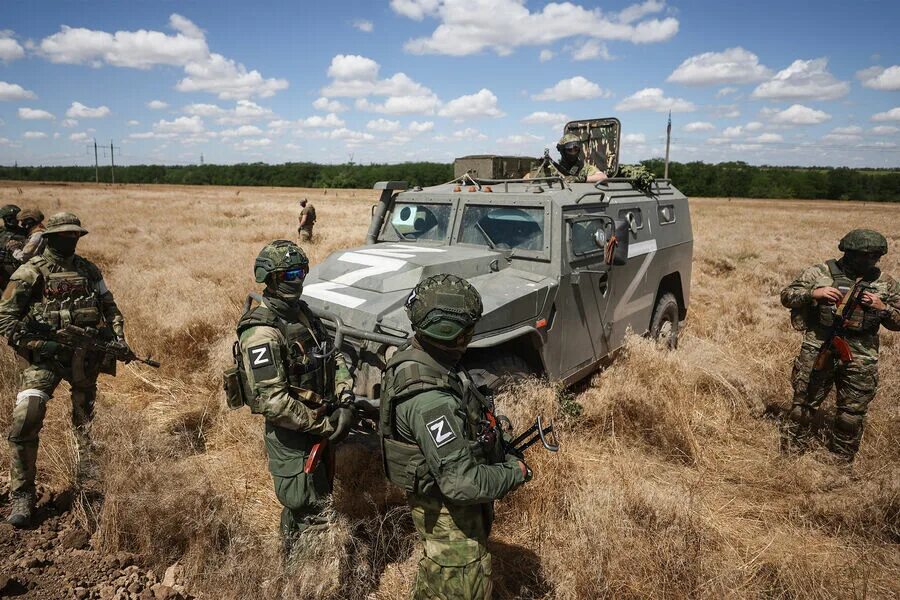 Продвижение российских войск на украину видео. Военные Украины. Российские военные на Украине. Украинские войска. Войсковое подразделение это.