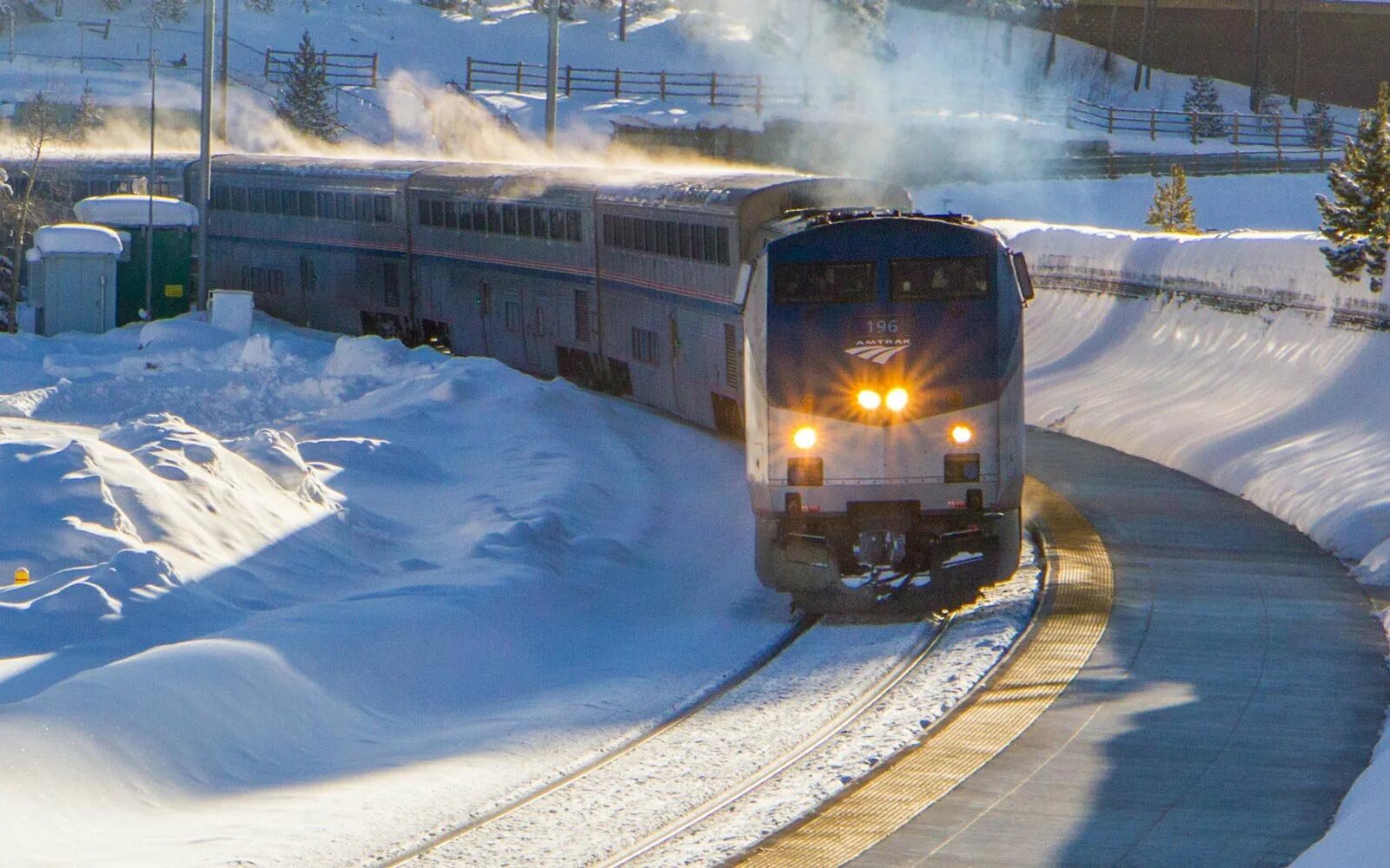Курсируют ли поезда. Зимний поезд. Электричка зима. Локомотив поезд зимой. Экспресс зима.