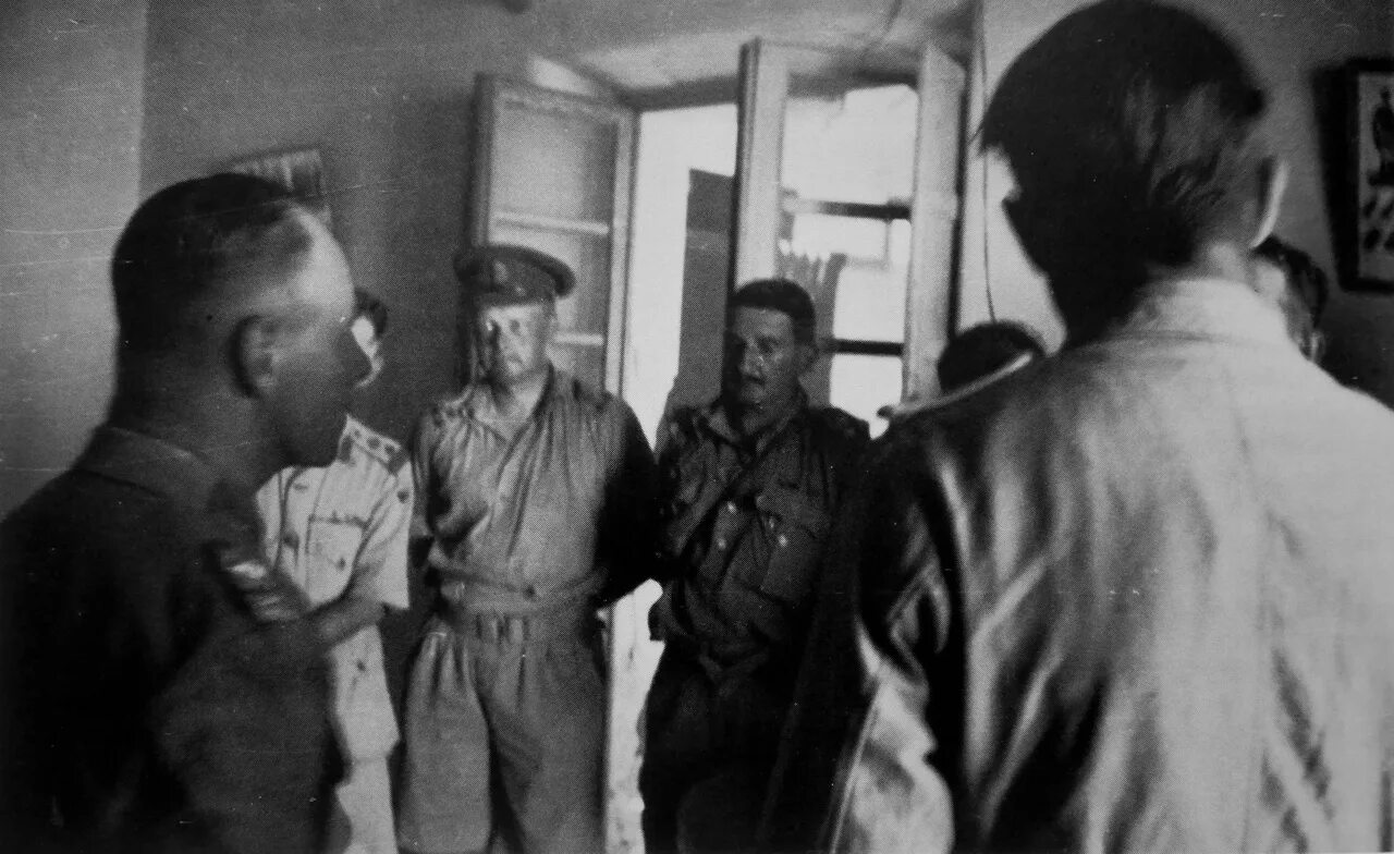 Генерал лейтенант вермахта. Офицеры вов 1941-1945. Пленные советские летчики 1941. Немецкие военнопленные офицеры. Русские в плену первой мировой.