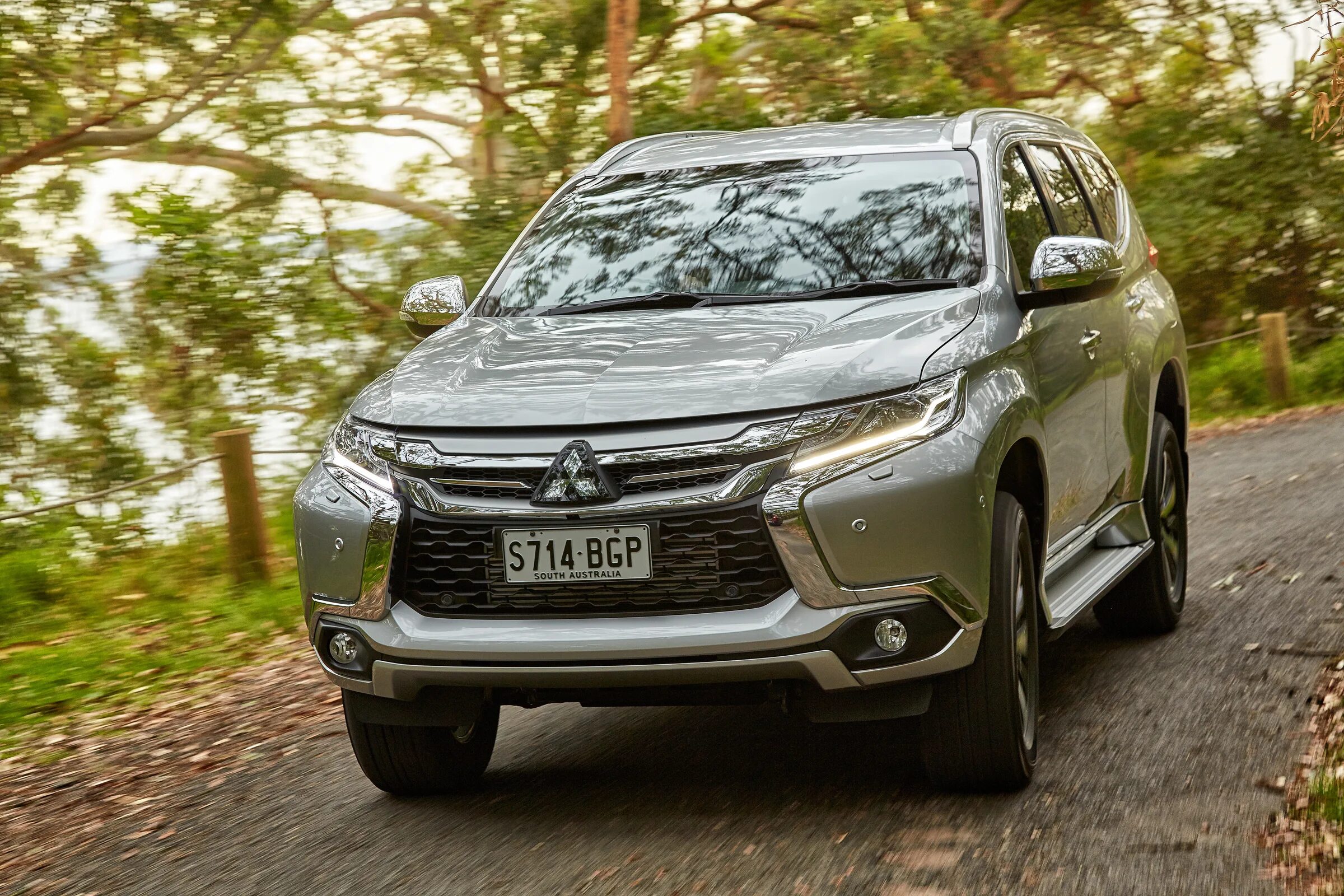 Mitsubishi pajero sport 2023. Mitsubishi pajero 2017. Паджеро 4 рестайлинг. Митсубиси паджеро спорт 2017. Mitsubishi pajero 2017 год.