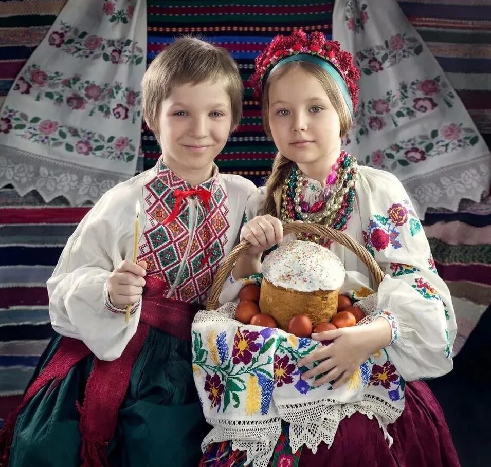 1 украинский национальный. Украинский национальный костюм. дети в национальных костюмах. украинцы дети в национальных костюмах. украинский народный костюм для детей.