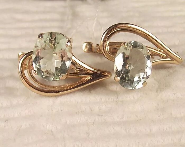 советские серьги с бриллиантами. золотое кольцо с гранатом соколов. Hi tech бахчисарай. бахчисарай ювелирный магазин. золотые серьги с зеленым аметистом.