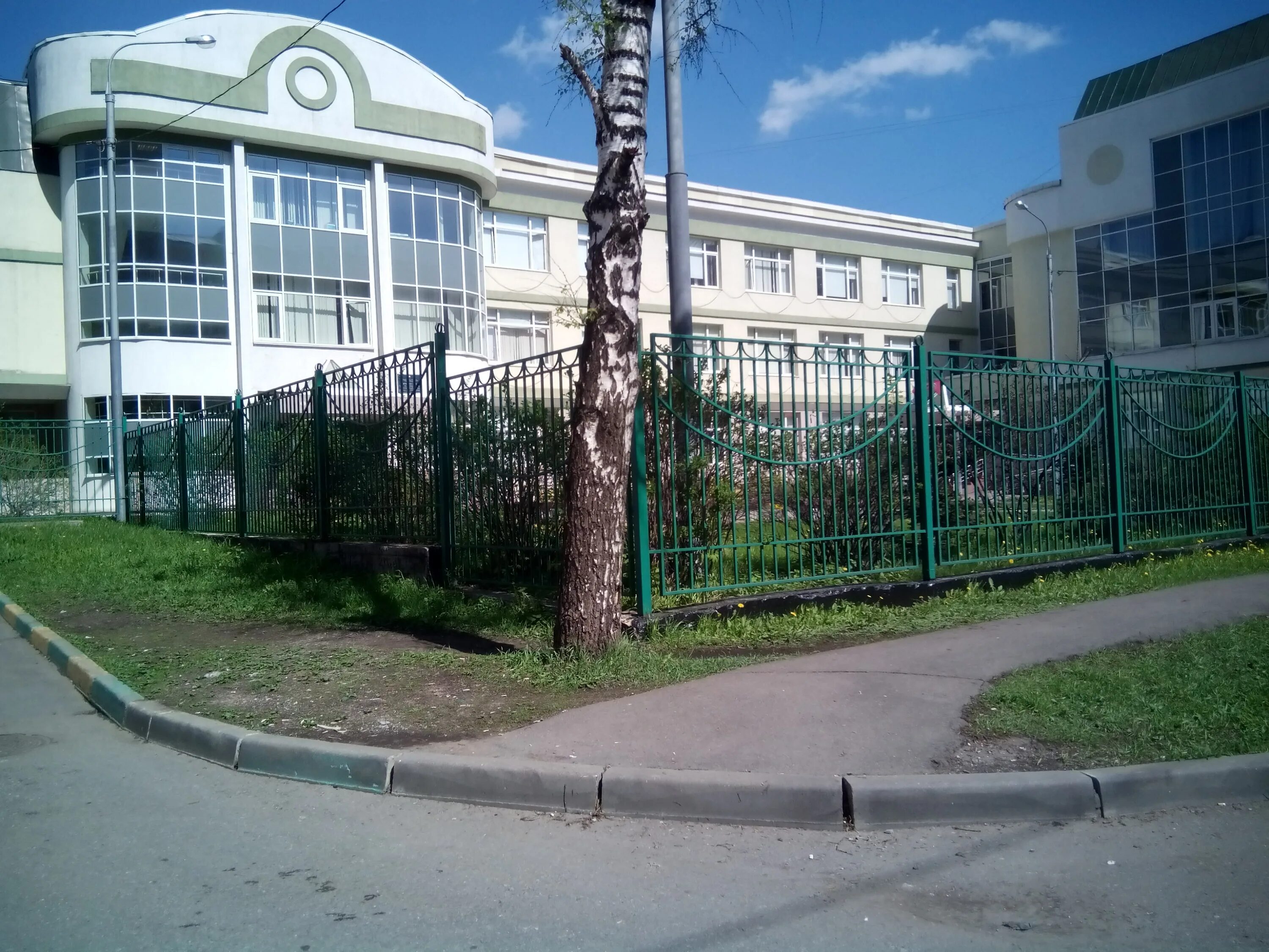 Москва школа 1530 школа ломоносова на стромынке. Школьные фотографии школа 378 москва. Школа 1530 стромынка 17. Бахрушинская больница в сокольниках. Улица стромынка 20.