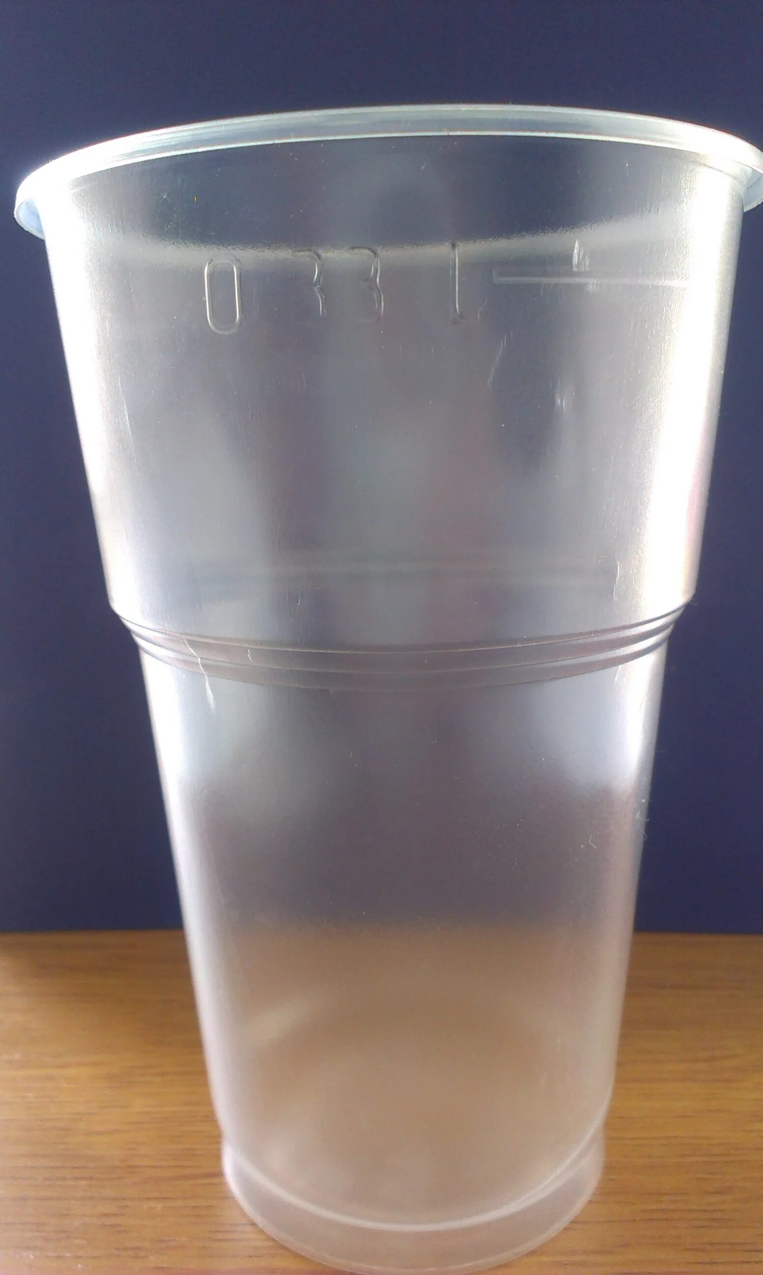 Разовые стаканчики пластиковые. Одноразовая посуда стаканы. Стаканчики 0.5 одноразовые. Большой пластиковый стакан.