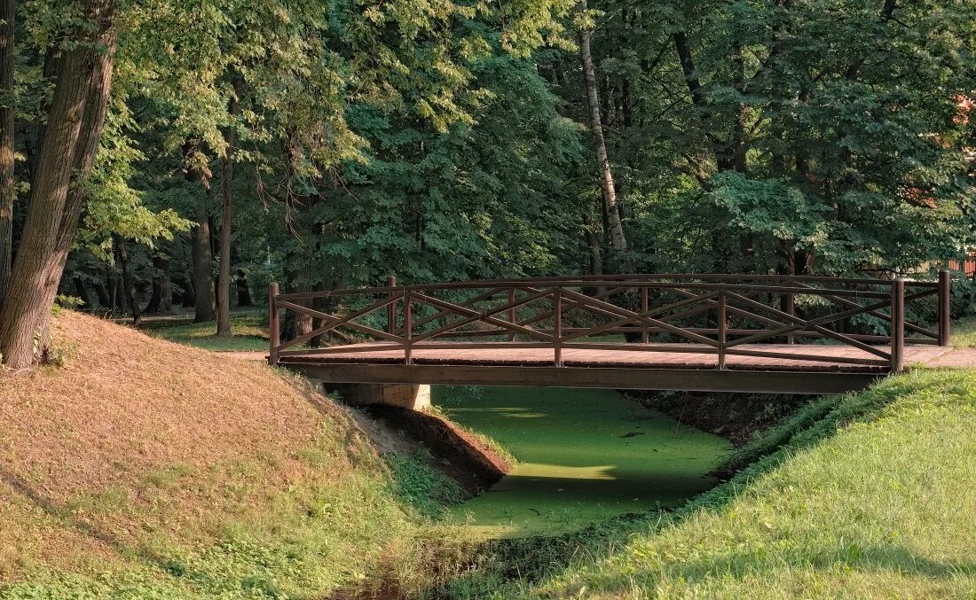 Лестница в овраге. Переход через овраг. Устройство мостового перехода через овраг суходол. Пешеходный мост через овраг. Мост деревянный на ряжах через овраг култычный.