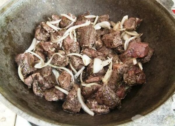 жаркое из лосятины. лосятина тушеная. лосятина в казане. лосятина тушеная в мультиварке. лосятина с овощами.