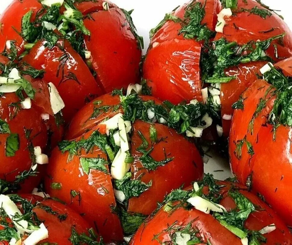 Рецепт маринованных помидор с укропом и чесноком. Малосольные помидоры с чесноком. Рецепт маринованных помидор с укропом и чесноком. Помидоры черри малосольные. Помидоры с чесноком и петрушкой.