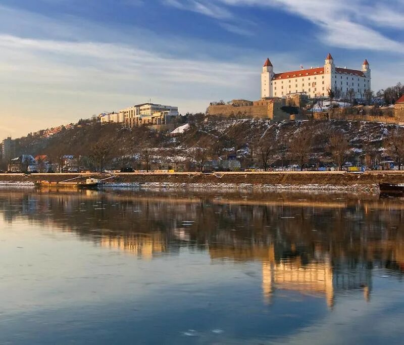 Дунай в братиславе. Дунай словакия. братислава река. река дунай в словакии.