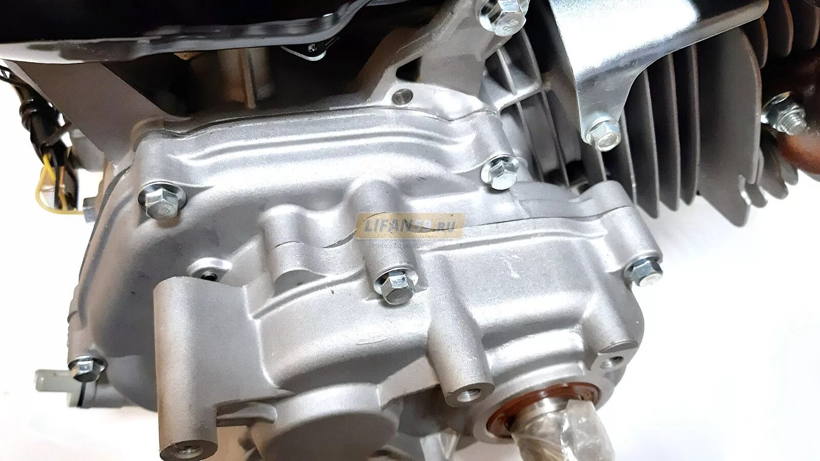 Двигатели с редуктором и сцеплением. Редуктор lifan 182fl-190fl шестеренчатый. сцепление на двигатель лифан 15 л.с. редуктор для двигателя лифан 15 л.с. двигатель lifan 182fl 11 л.с.) c понижающим редуктором 2:1.