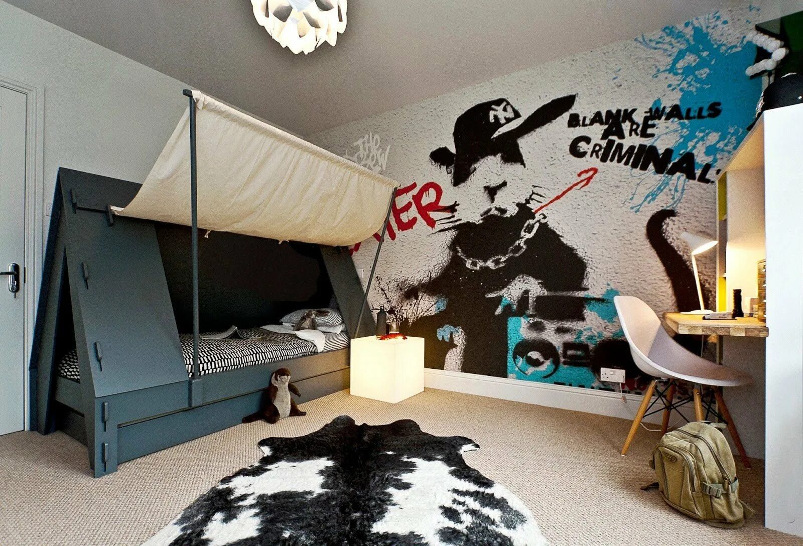Крутой стен. Креативная комната для подростка. Декор для комнаты мальчика. Необычные комнаты для подростков. Необычная комната для подростка.
