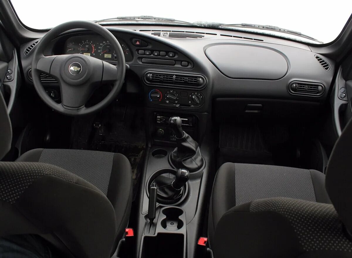шевроле нива люкс комплектация. Chevrolet niva 2009 салон. Chevrolet niva салон. шевроле нива 2022 салон. новый салон нивы шевроле.