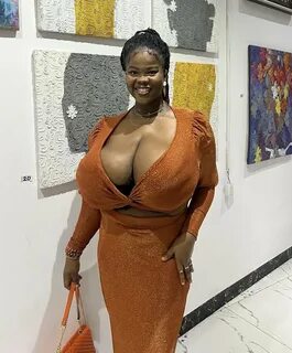 Not used to seeing Chioma wear a bra! 