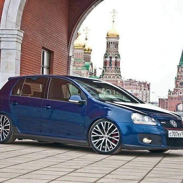 гольф 5 белый. Volkswagen golf gti 5 на русских номерах. Golf 5 gti. гольф 5 с полосой. Golf gti 5 edition 30.
