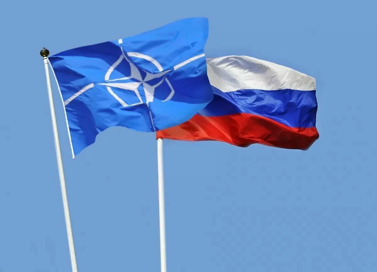 Нато без россии. Флаг НАТО И России. Россия НАТО Украина флаги. Флаг НАТО И РФ. НАТО И РФ.