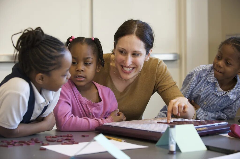 Teach that. Foreign language teaching. foreign language teacher. картинка teaching and learning. pupils are teachers.