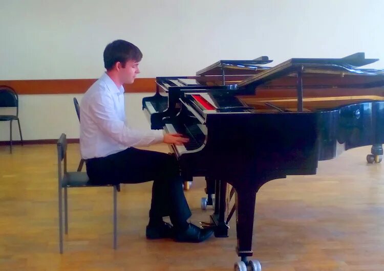 Какие предметыивиколледже. Мгкми шопена. Первый урок на фортепиано. Диплом техникума ссср. Иван никифорчин дирижер.