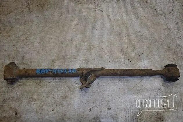 Тяга поперечная нижняя рав 4. Задний рычаг рав 4. Задняя тяга рав 4. Развальная тяга рав 4. Toyota rav4 задние поперечные рычаги.