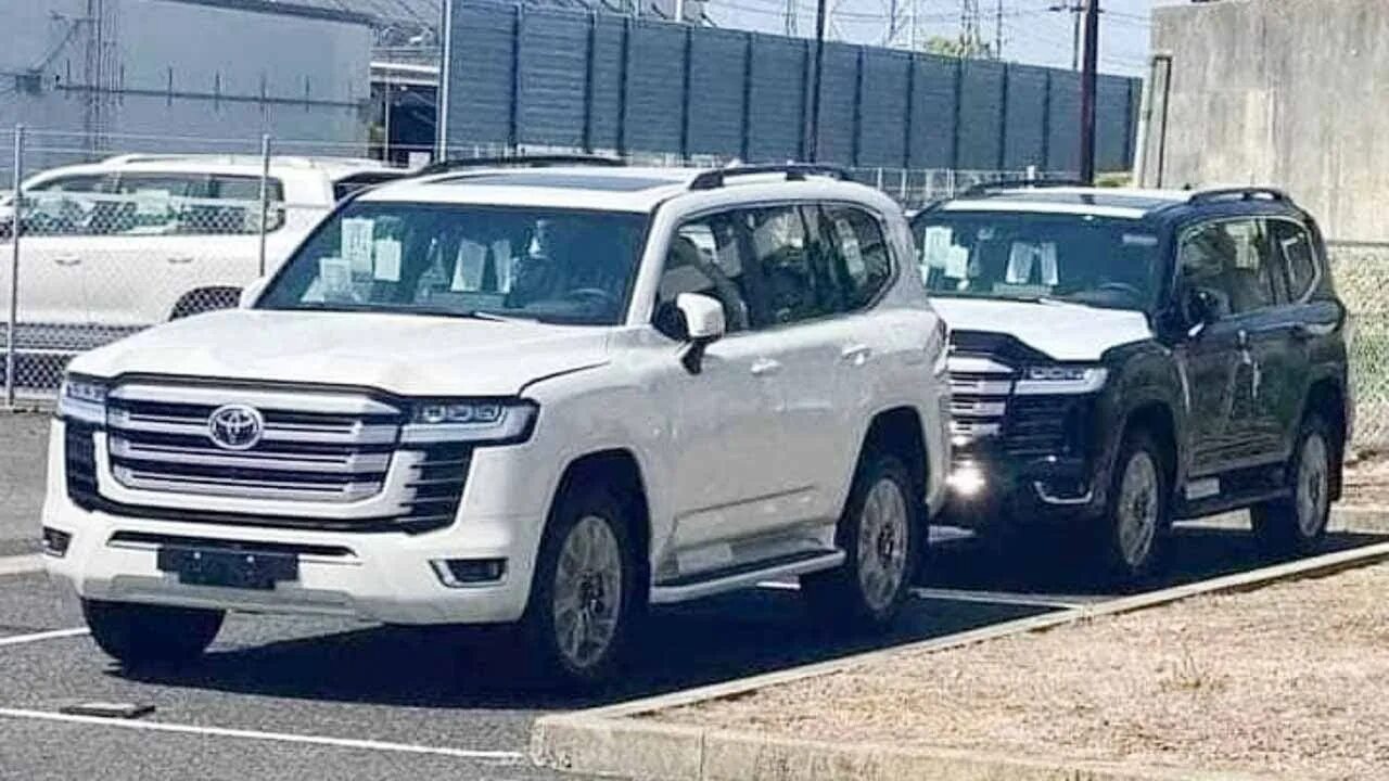 Toyota land cruiser 300. Toyota land cruiser 300 2022. Toyota land cruiser 300. Тойота 300 видео. Крузак 300 2022.