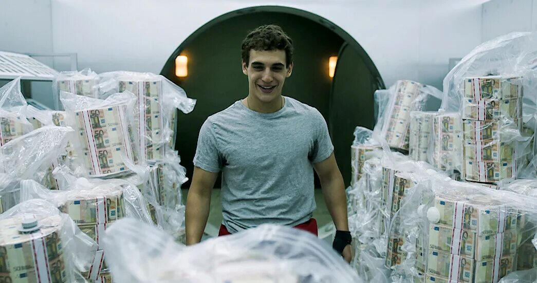 продал вещей на 400 миллионов. сериал le casa de papel. тайник с долларами.
