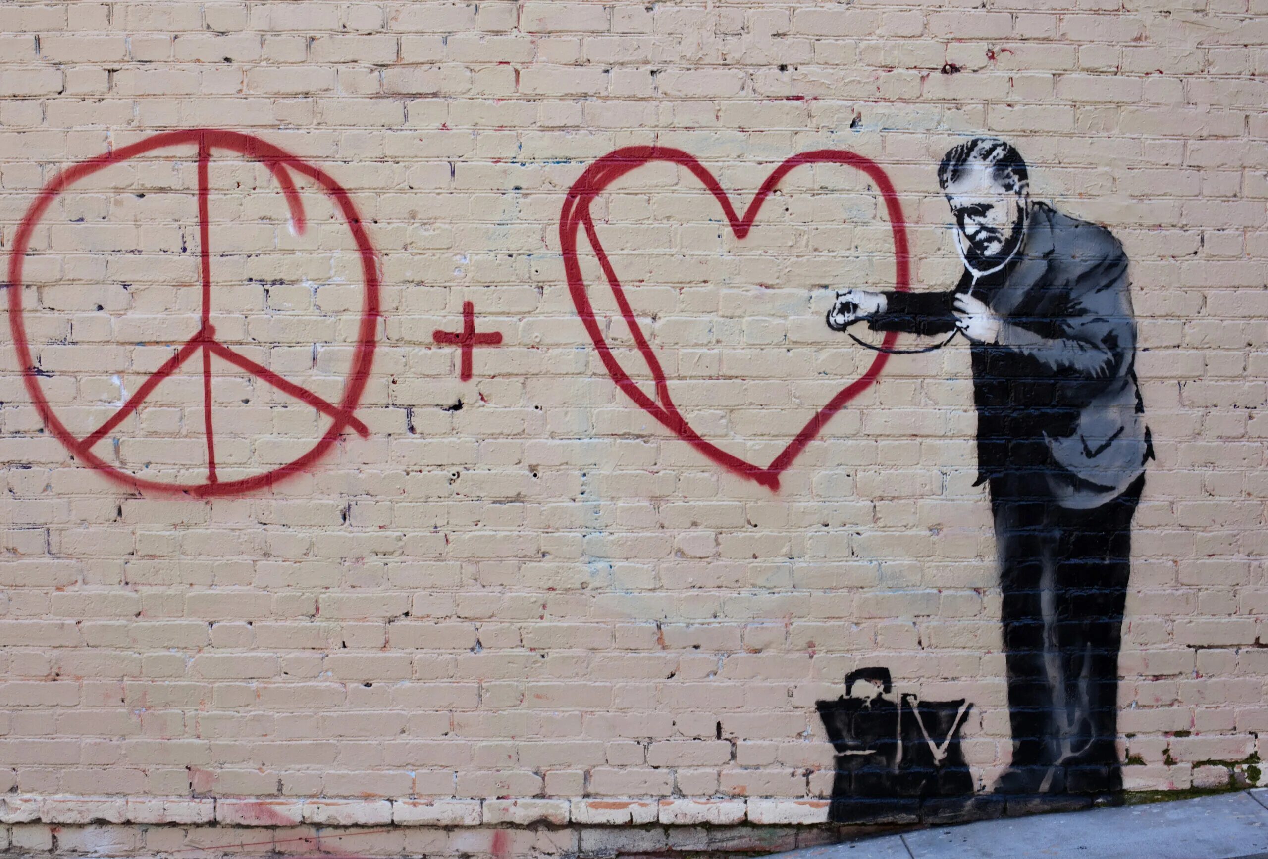 Включи мир всегда. Известный художник граффити Бэнкси. Бэнкси пацифизм. Британский уличный художник Бэнкси. Бэнкси художник Пацифист.