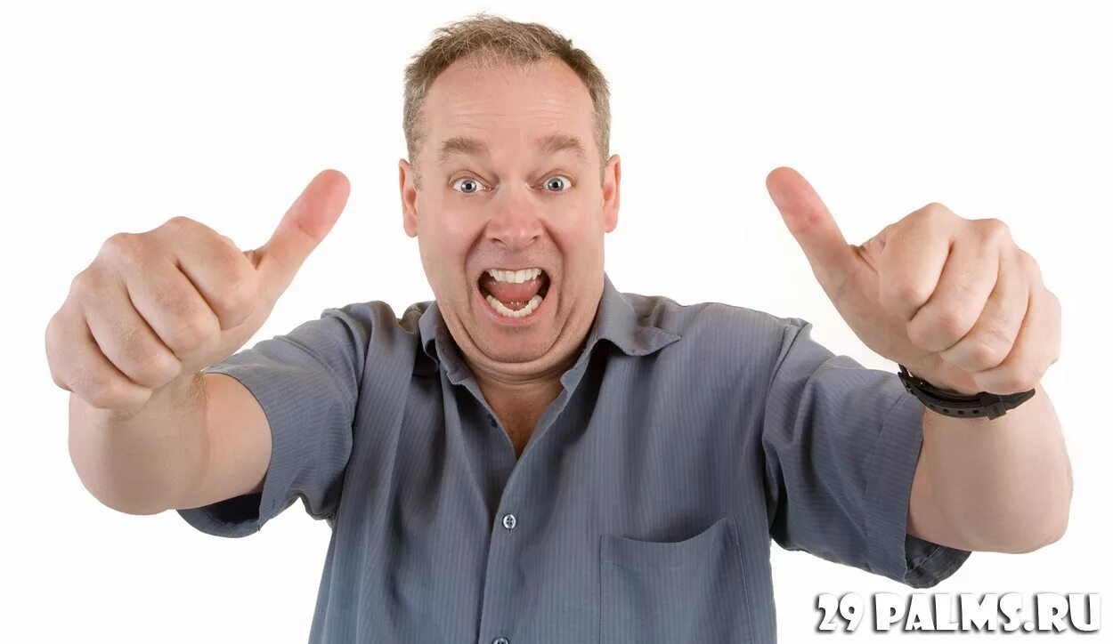 Класс палец вверх. Показывает большой палец. Борат 1. Поднятый палец вверх. Человек с двумя пальцами вверх.