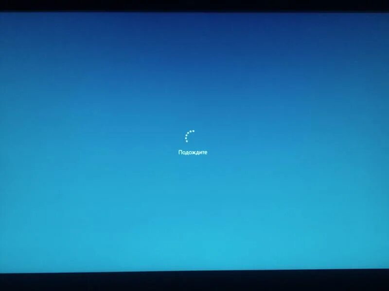 Завис экран включения. Загрузочный экран виндовс 10. Черный экран виндовс 10. Экран загрузки виндовс 10. Загрузка виндовс 10.
