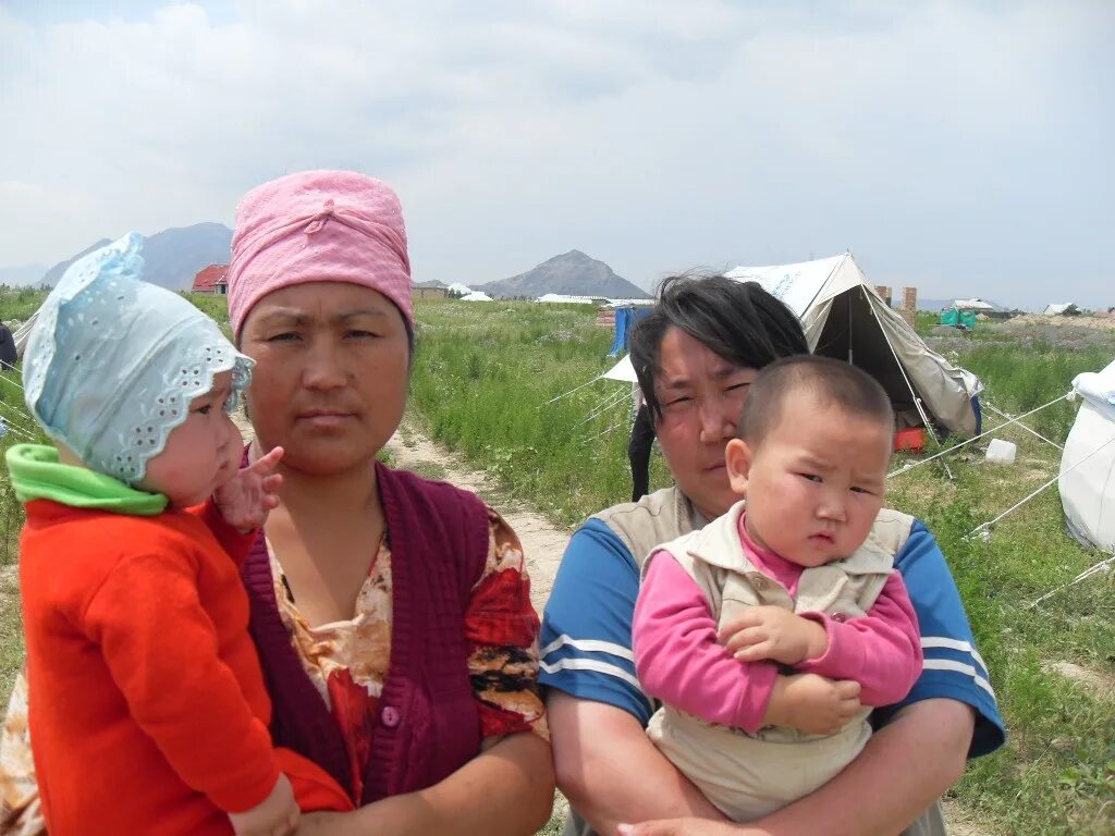 Киргизские женщины. Киргизы люди. Некрасивые киргизки. Люди из Кыргызстана. Жена киргиза
