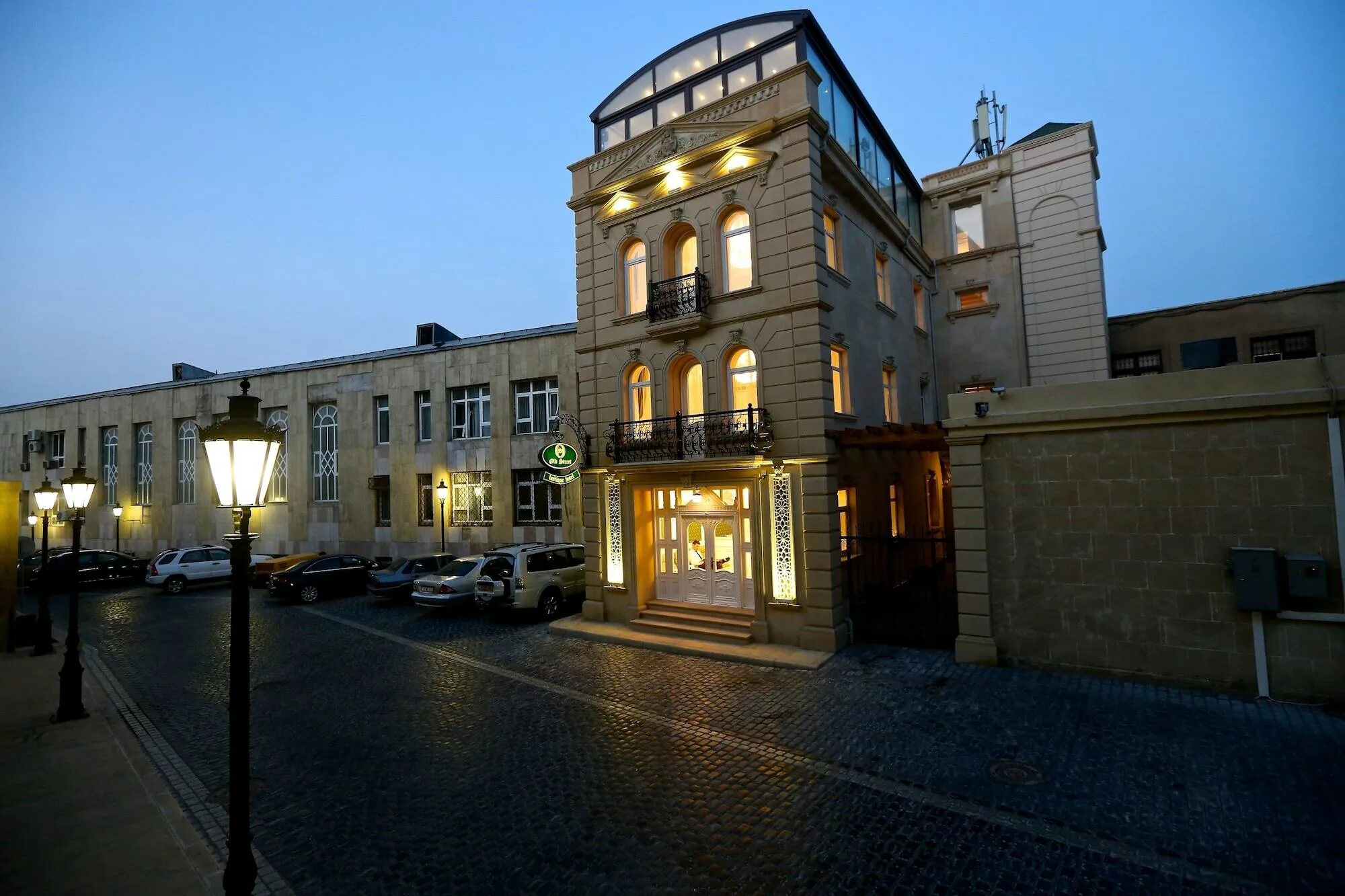 Олд стрит бутик отель Баку. Азербайджан old Street Hotel. Old Hotel Баку. Old Street Баку. Boutique cities