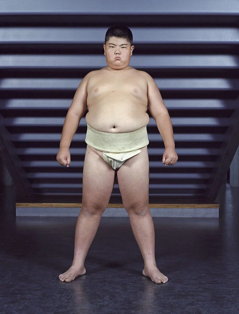 Толстый лилипутки. Японские борцы сумо. Мусаев борец.