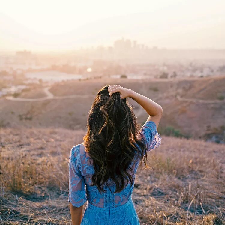 Семья в загородном доме. Семья, дом. When home. Споткнулся поднялся и пошёл. Покупка дома картинка.