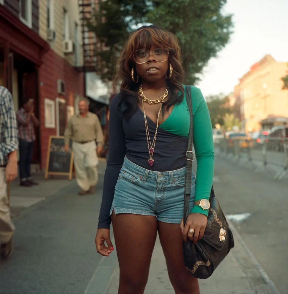 Одежда негритянок. Обычные американские девушки на улицах. Афроамериканки на улице. Чернокожая американка. Обычные американские женщины на улице.