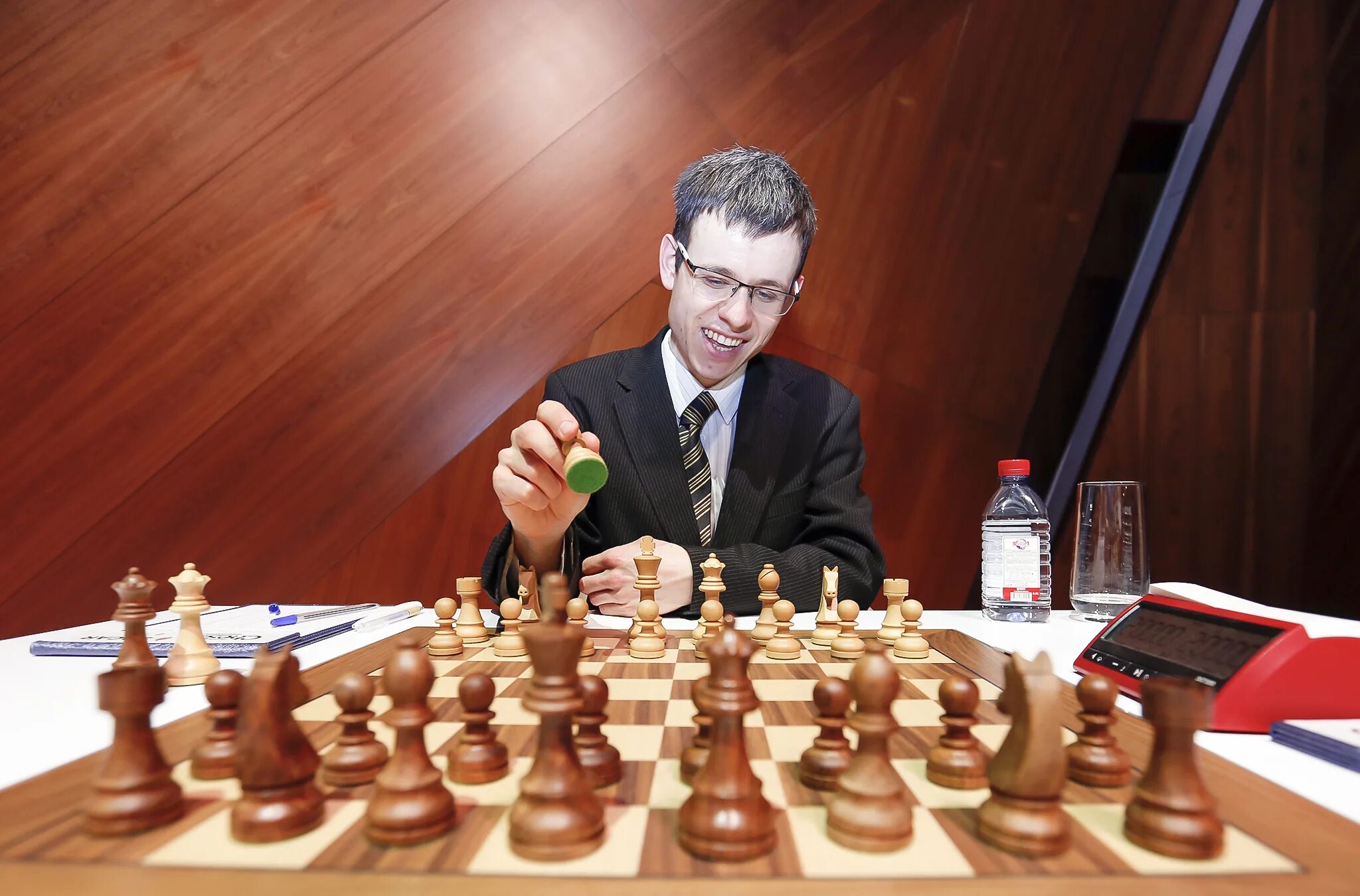 Гроссмейстер как получить. Каспаров грищук. Гроссмейстер как получить. Шахматы в семье. Гроссмейстер как получить.