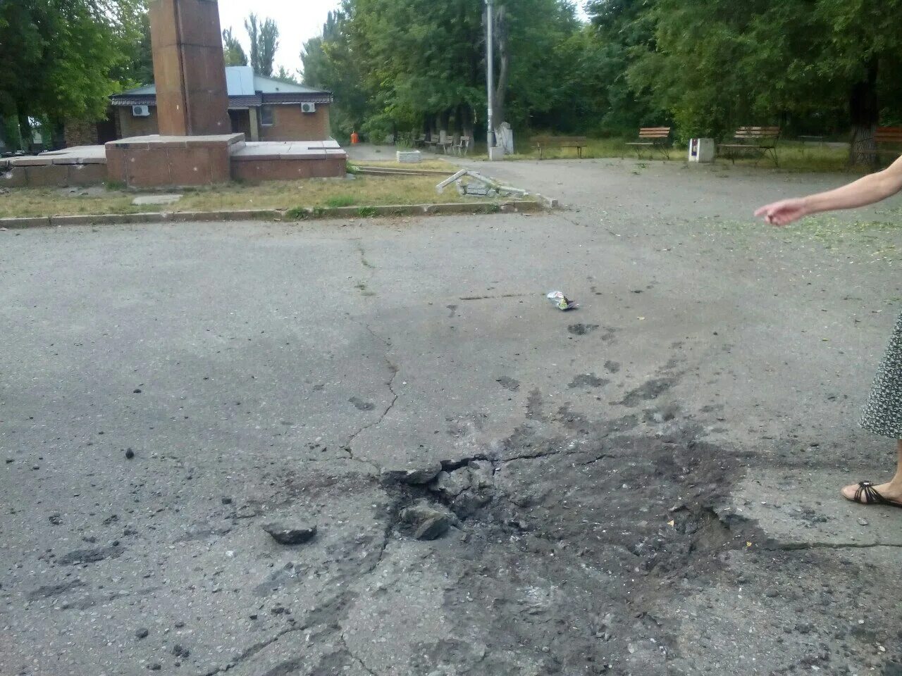 Воронка от снаряда 125 мм. Воронки от снарядов град. Воронка от мины. Воронки от взрывов. Воронка от миномета 120.