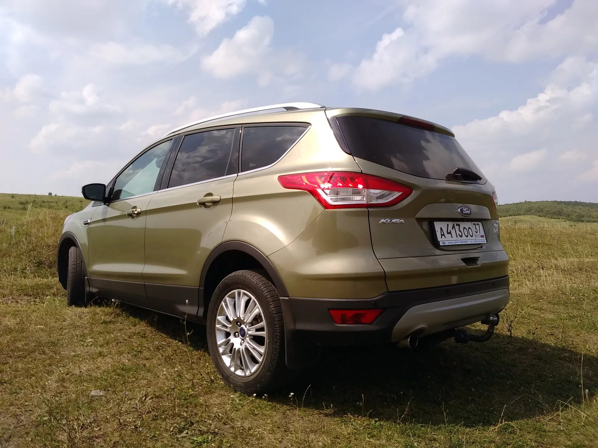 Купил кугу екатеринбург. Ford Kuga 1.6. Форд Куга 2013 года. Форд Куга оливковый. Оливковая Форд Куга 2.