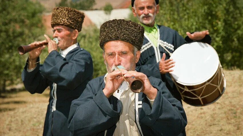 Песни говорят на кавказе живет. Жители Кавказа. Долгожители Кавказа. Горцы долгожители. Долгожители Абхазии.