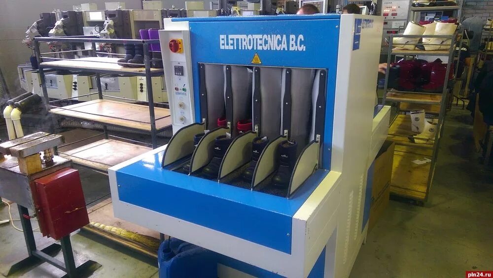 Массачусетской резиновой фабрике. Новый завод в пскове титан полимер. Завод псков полимер. Завод титан псков. Псковский полимерный завод официальный сайт.