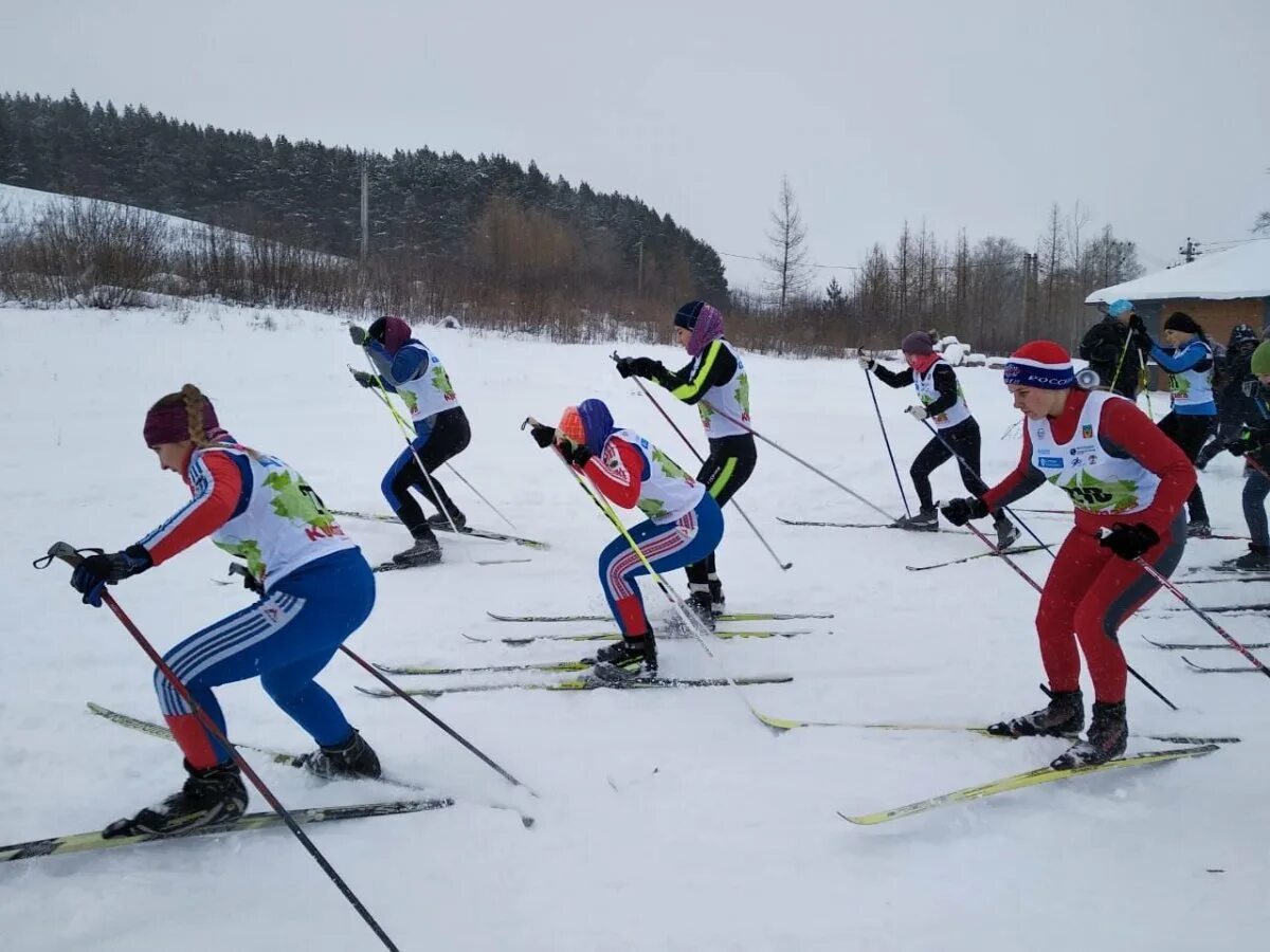 Лыжи соревнования. Парк отель олимп коломна горнолыжный спуск. Олимп коломна горнолыжный склон. Горнолыжный комплекс олимп коломна. Олимп лыжи.