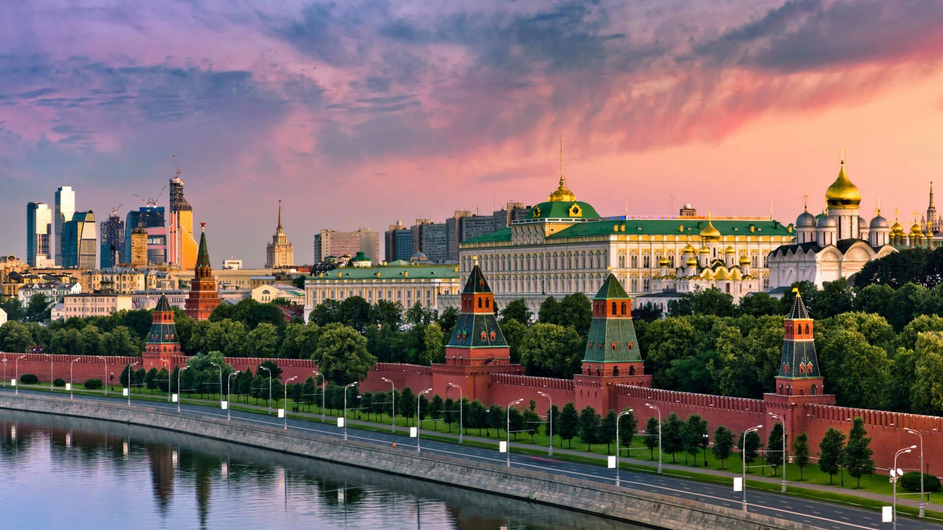 Включи большой московский. Кремль Москва. Москва река Кремль. Московский Кремль 16:9. Московский Кремль вид с Москвы реки.