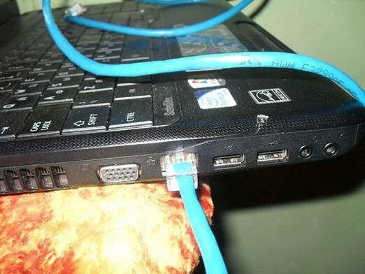 Как подключить интернет кабель к ноутбуку. Как подключить сетевой кабель к ноутбуку. Как подключить ноутбук к интернету через телефон через usb кабель. Как подключить интернет кабель к ноутбуку. Подключить интернет по проводу к ноутбуку через кабель.