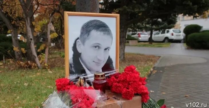 Порву за сестрёнку. Брат заступился за младшего брата. Светлая память. Светлая память сестренка. Стихи в память об ушедшей сестре.