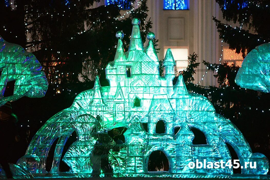 Бенгальские огни яркие. Бенгальские огни презентация. Бенгальские огни. Тайна новогоднего огня. Костер на поляне зимой.