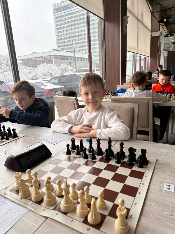 Фон спорт шахматы. Шк гроссмейстер мытищи. Праздник шахмат в вильнюсе. Шахматные школы спб для взрослых. Тура в шахматах.