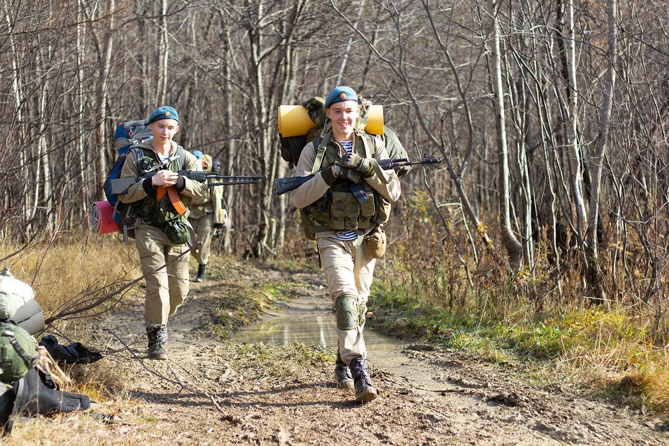 Выступить в поход. Военный поход. боевой поход. туризм в войну. армия в походе.