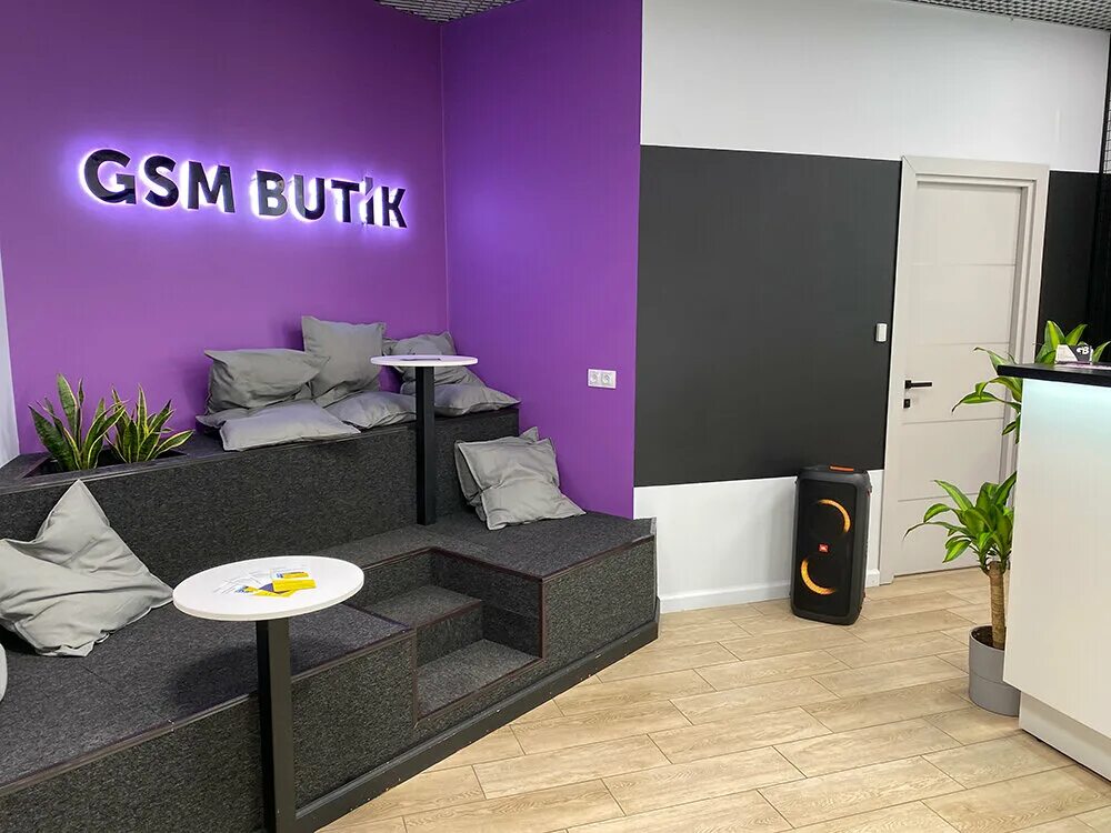 питер gsm интернет магазин. гардеробная шале. дсм бутик. владимирский пассаж санкт-петербург магазины. интерьер оружейного магазина.