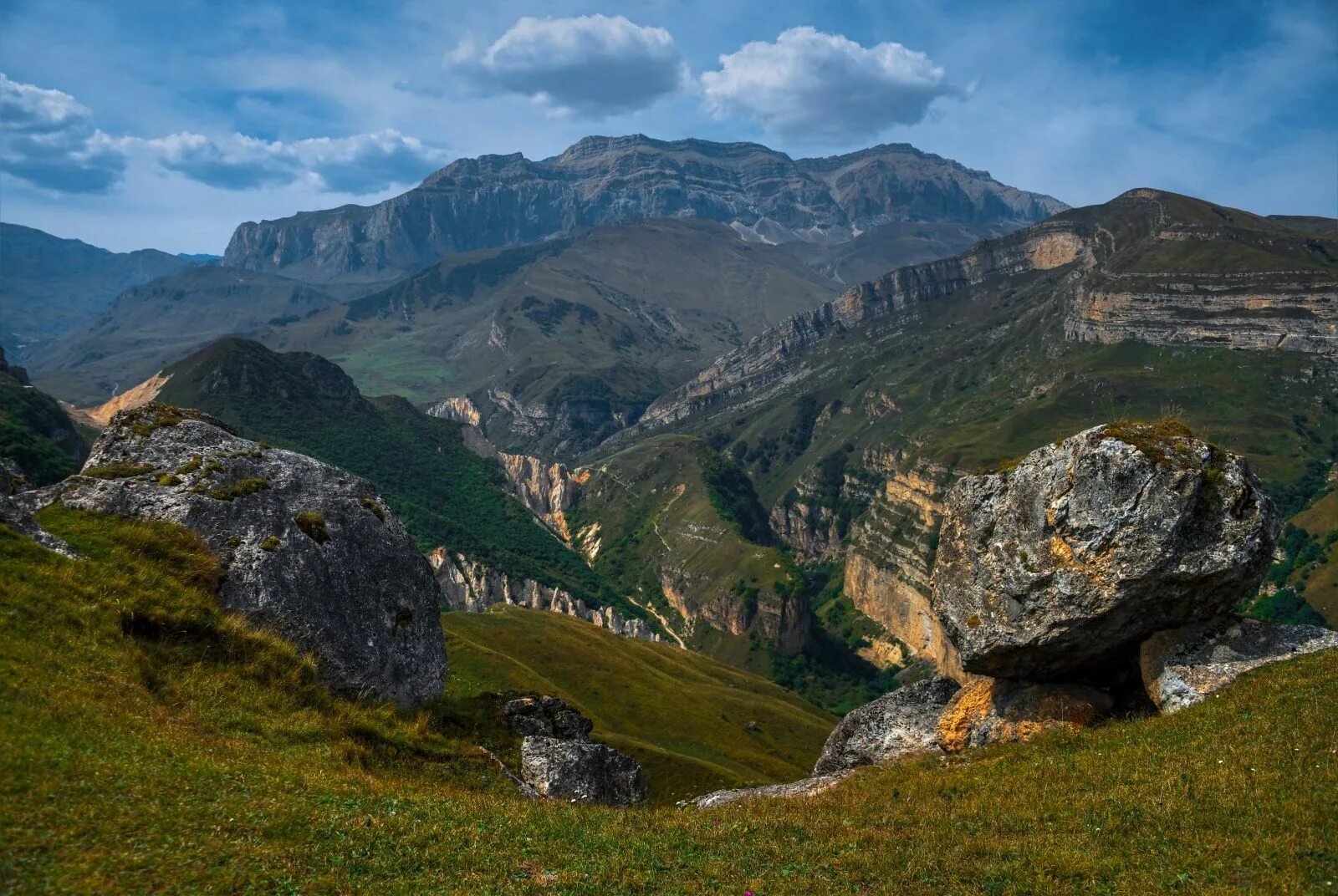 Шахдаг (гора). Азербайджан природа горы. Нац парки Азербайджана. Азербайджан Шахдагский хребет. Азербайджан горные