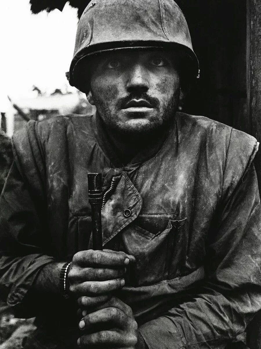 Тысяча ярдов. Дон маккалин. фоторепортёр фрэнк джонстон. взгляд на 2000 ярдов вьетнам. взгляд на 2000 ярдов фрэнк джонстон.
